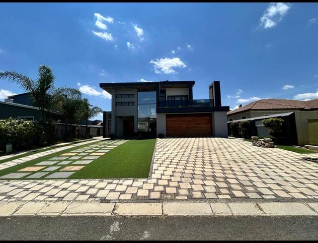 4 BEDROOM HOUSE FOR SALE IN HELDERWYK